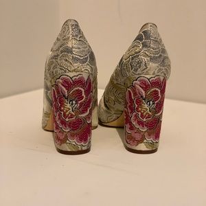 Nine West floral block heeled pumps